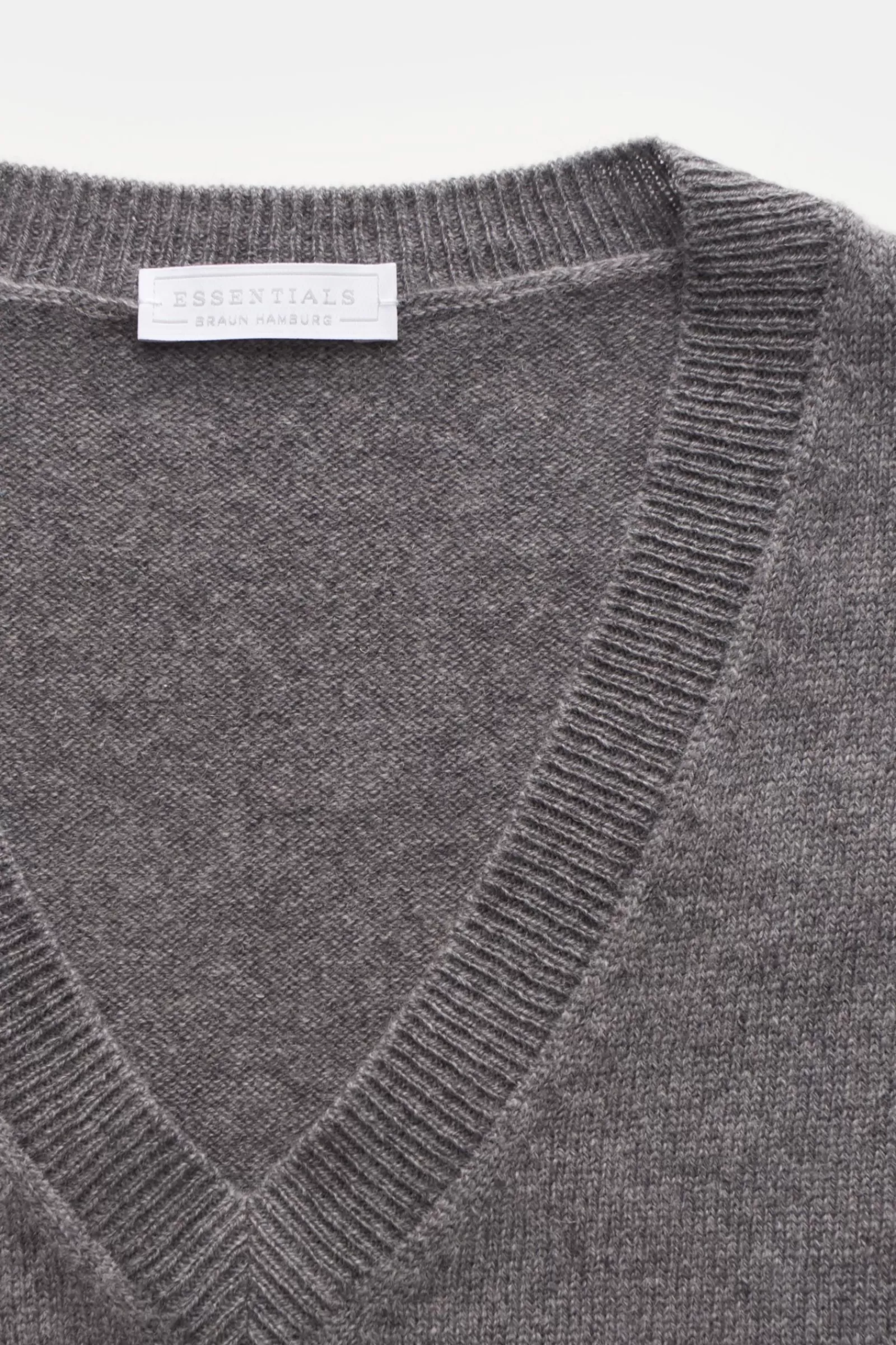 Essentials Cashmere V-Neck Sweater Vest Grey^* Shop